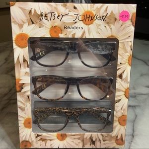Betsey Johnson Stylish Readers +2.00